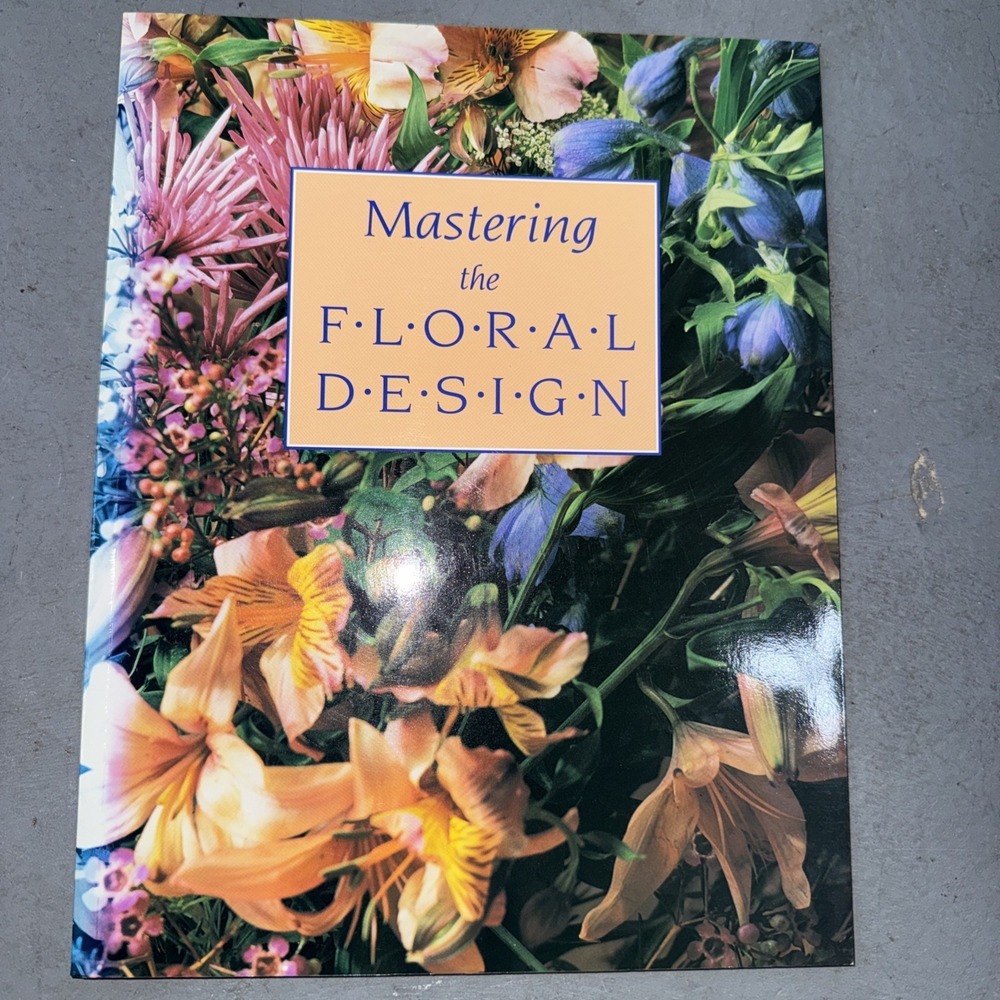 Mastering the Floral Design: A step by step guide - Paperback - GOOD